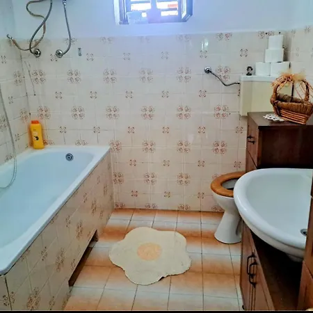 Floral Retreat Apartment Split
