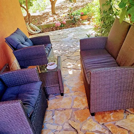 Floral Retreat Apartment *